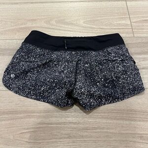 Lululemon Speed Shorts Black White Splatter Women’s Size 6 Speckled Running